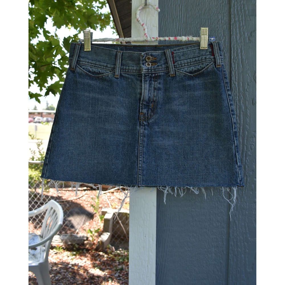 Vintage Guess Denim Mini Skirt Medium Wash Raw Hem 100% Cotton Y2K Low Rise 29 - Picture 4 of 9